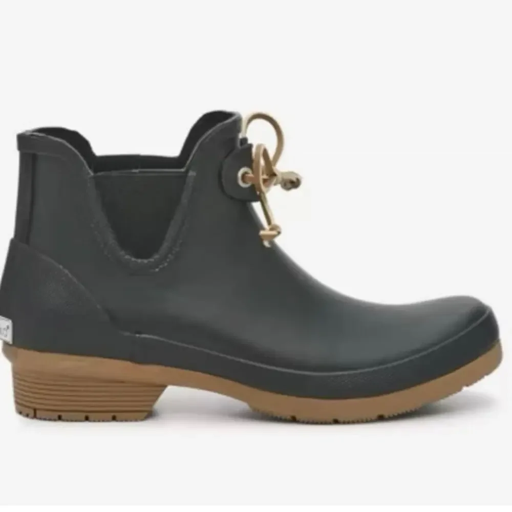 NWOB Women’s Chooka Downtown Rain Boot in Black SZ 7